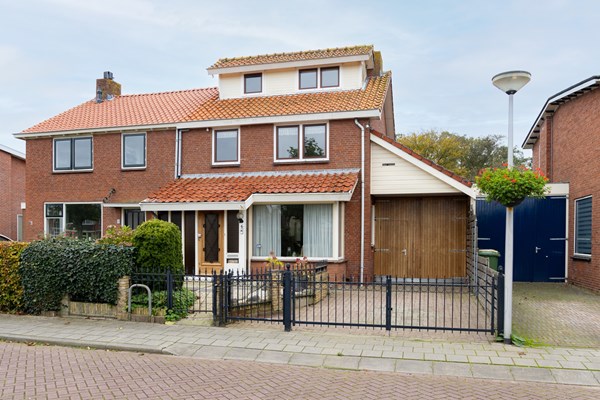 For sale: Grote 2/1kapwoning met garage voor jonge gezinnen óf starters!